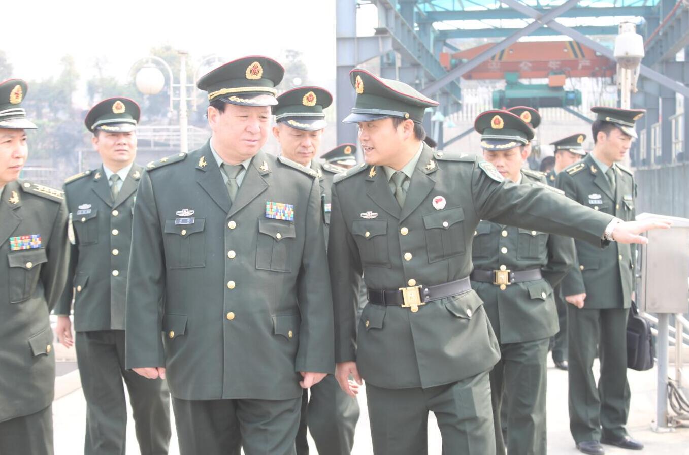 2011年3月，時(shí)任省軍區(qū)政治部原主任劉新將軍蒞臨公司視察.jpg
