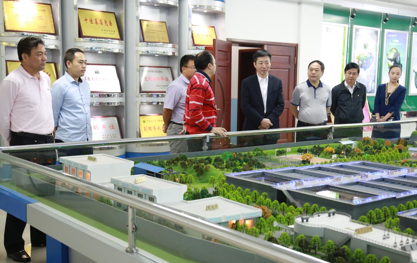 2015年10月，副市長(zhǎng)胡長(zhǎng)春一行蒞臨公司調(diào)研.JPG