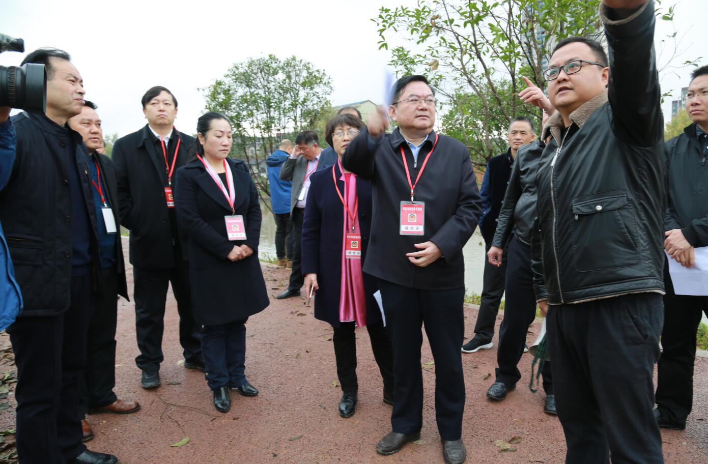 2018年11月，市政協(xié)主席李軍察看污水處理管網(wǎng).JPG